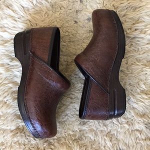 Brand new dansko clogs size 37 in chestnut brown
